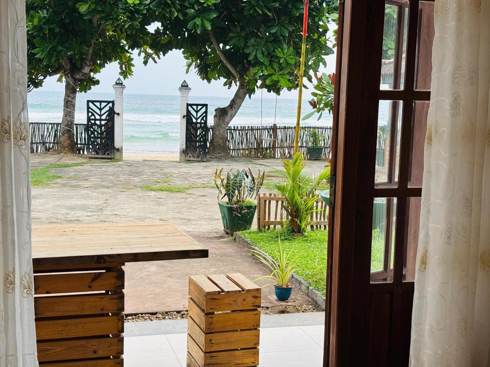Balance Beach Resort Dikwella Bilik gambar